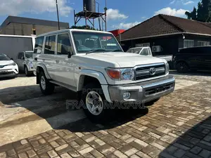 Toyota Land Cruiser 2010 White