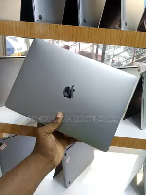 Laptop Apple MacBook Pro 2017 16GB Intel Core I7 SSD 256GB