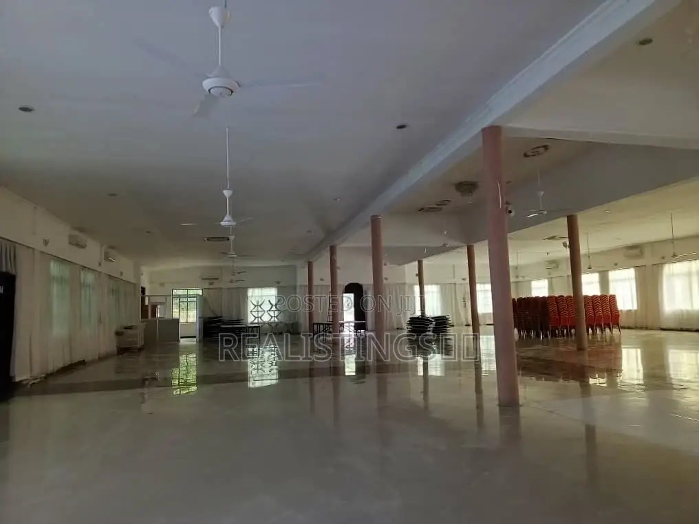 Mbezi Mwisho: 13 Rooms Lodge, Bar and Halls Vinauzwa - Dar