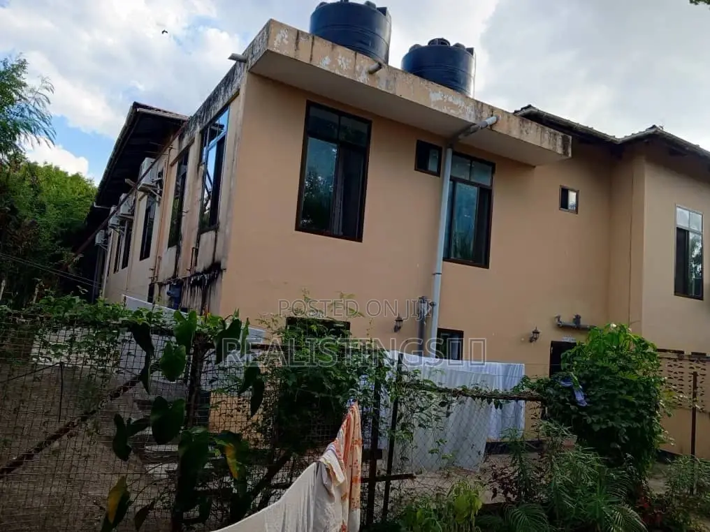 Mbezi Mwisho: 13 Rooms Lodge, Bar and Halls Vinauzwa - Dar