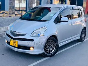 Toyota Ractis 2008 Silver