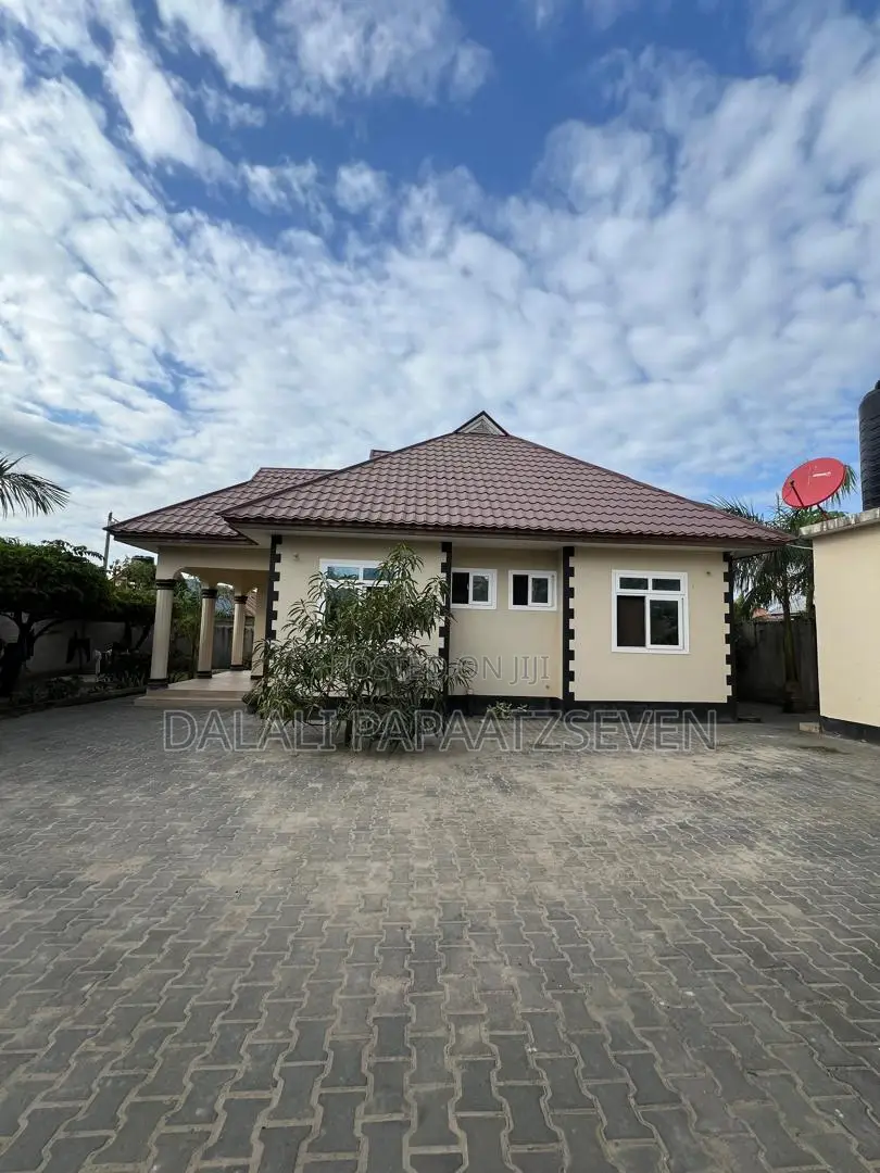 3bdrm House in Dalalipapaatzseven, Kinondoni for rent