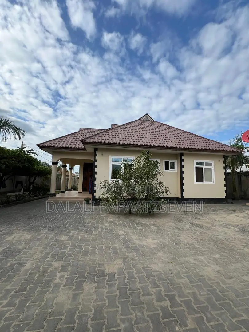3bdrm House in Dalalipapaatzseven, Kinondoni for rent