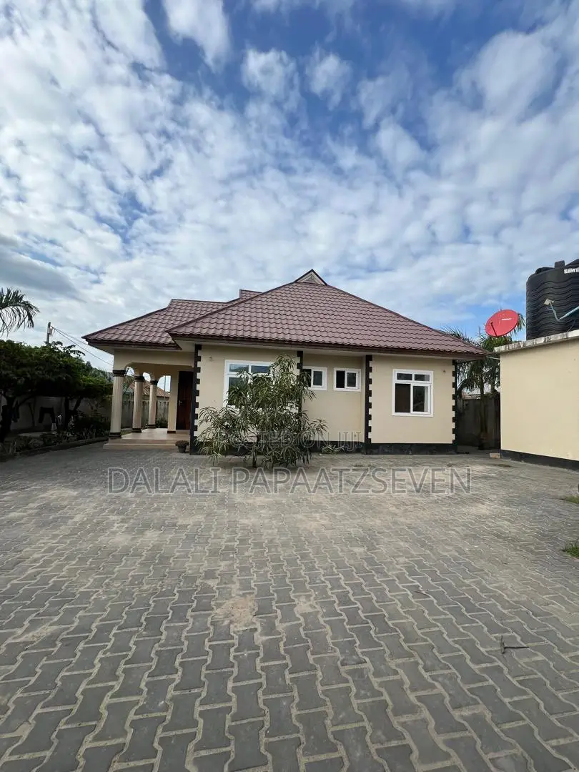 3bdrm House in Dalalipapaatzseven, Kinondoni for rent