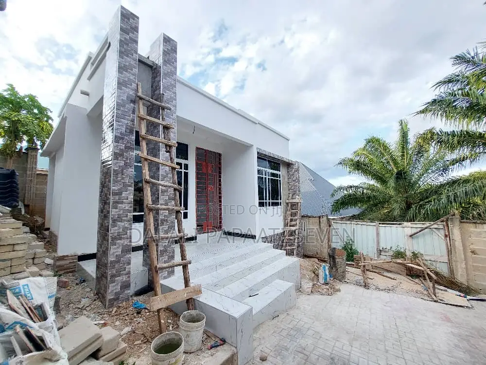 2bdrm Apartment in Dalalipapaatzseven, Kimara for rent