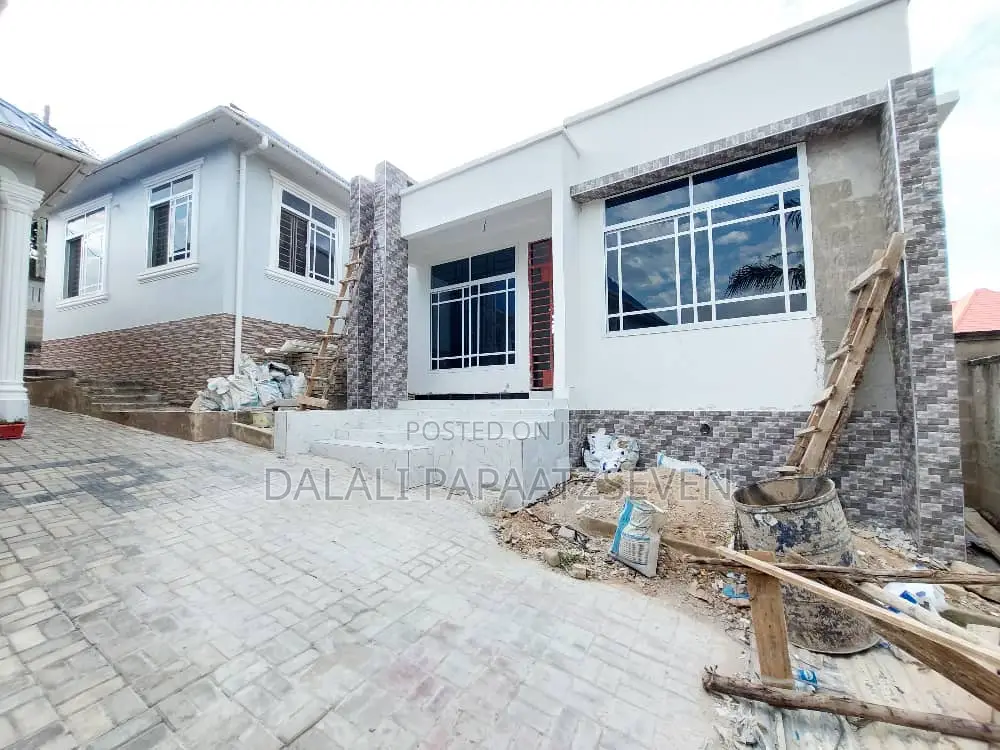 2bdrm Apartment in Dalalipapaatzseven, Kimara for rent