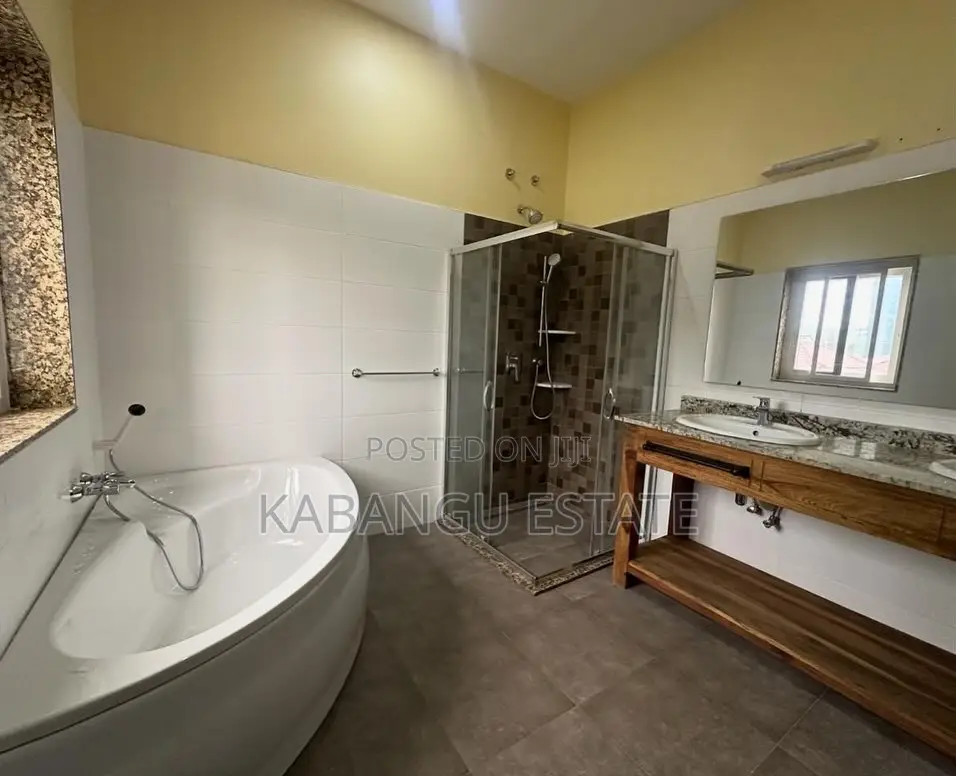 5bdrm Villa in Oysterbay, Kinondoni for rent