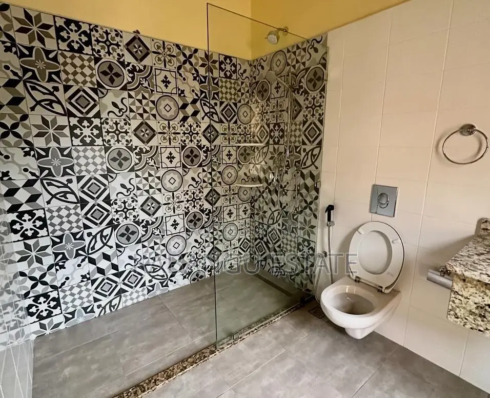 5bdrm Villa in Oysterbay, Kinondoni for rent