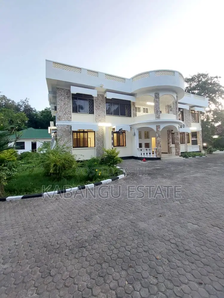 8bdrm Bungalow in Mikocheni, Kinondoni for rent