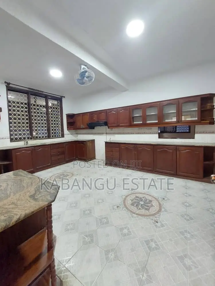 8bdrm Bungalow in Mikocheni, Kinondoni for rent