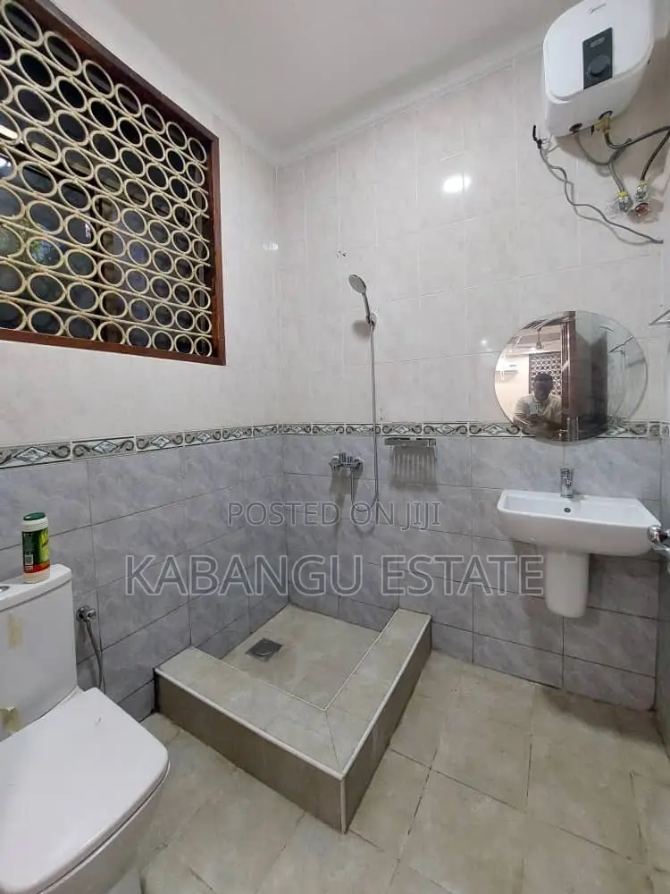 8bdrm Bungalow in Mikocheni, Kinondoni for rent