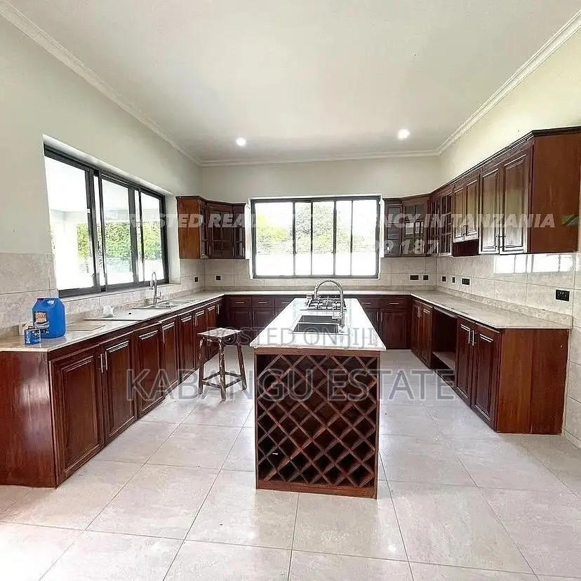 6bdrm Bungalow in Mikocheni, Kinondoni for rent