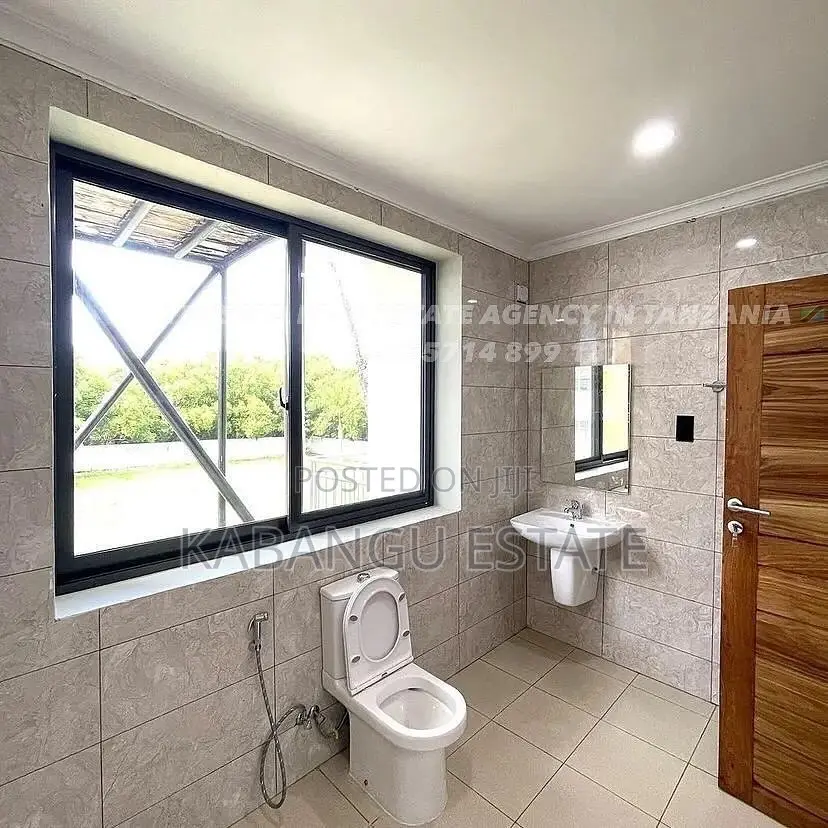 6bdrm Bungalow in Mikocheni, Kinondoni for rent