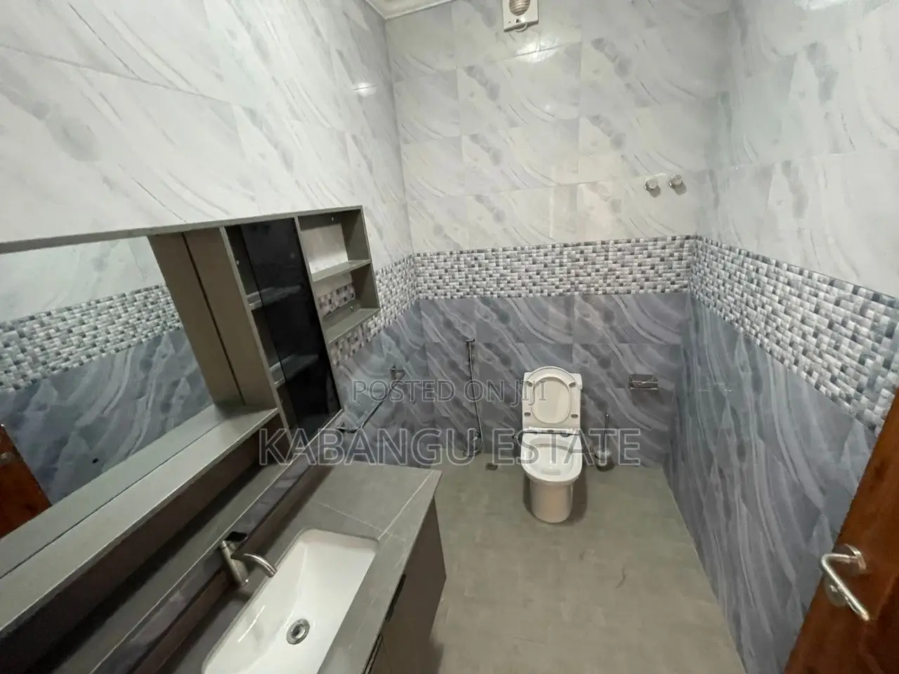 4bdrm Villa in Oysterbay, Kinondoni for rent