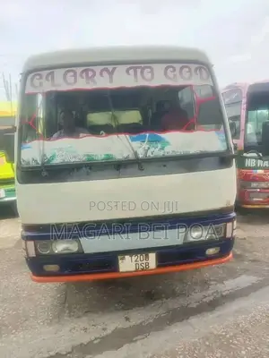 Mitsubishi Fuso Rosa 2000 White