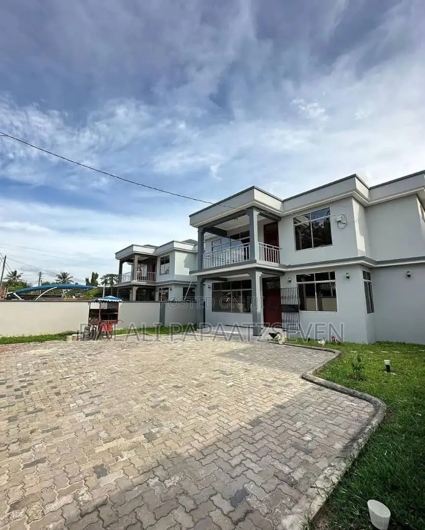 3bdrm House in Dalalipapaatzseven, Mbezi Beach for rent