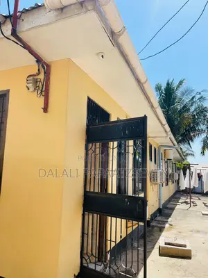 Loge Yenye Vyumba 12 Inauzwa Ipo Tegeta Wazo Kisanga