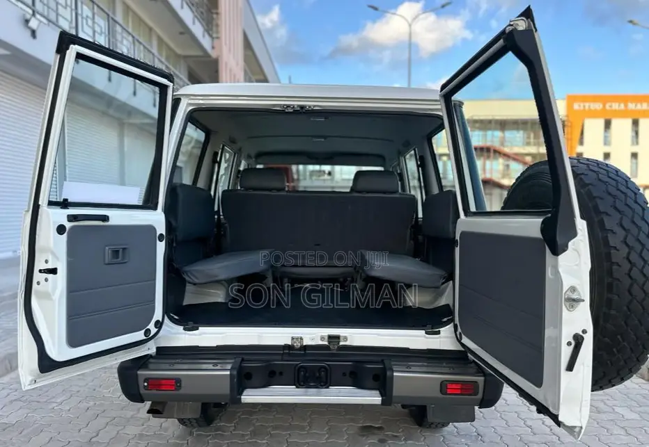Toyota Land Cruiser 2012 Pearl