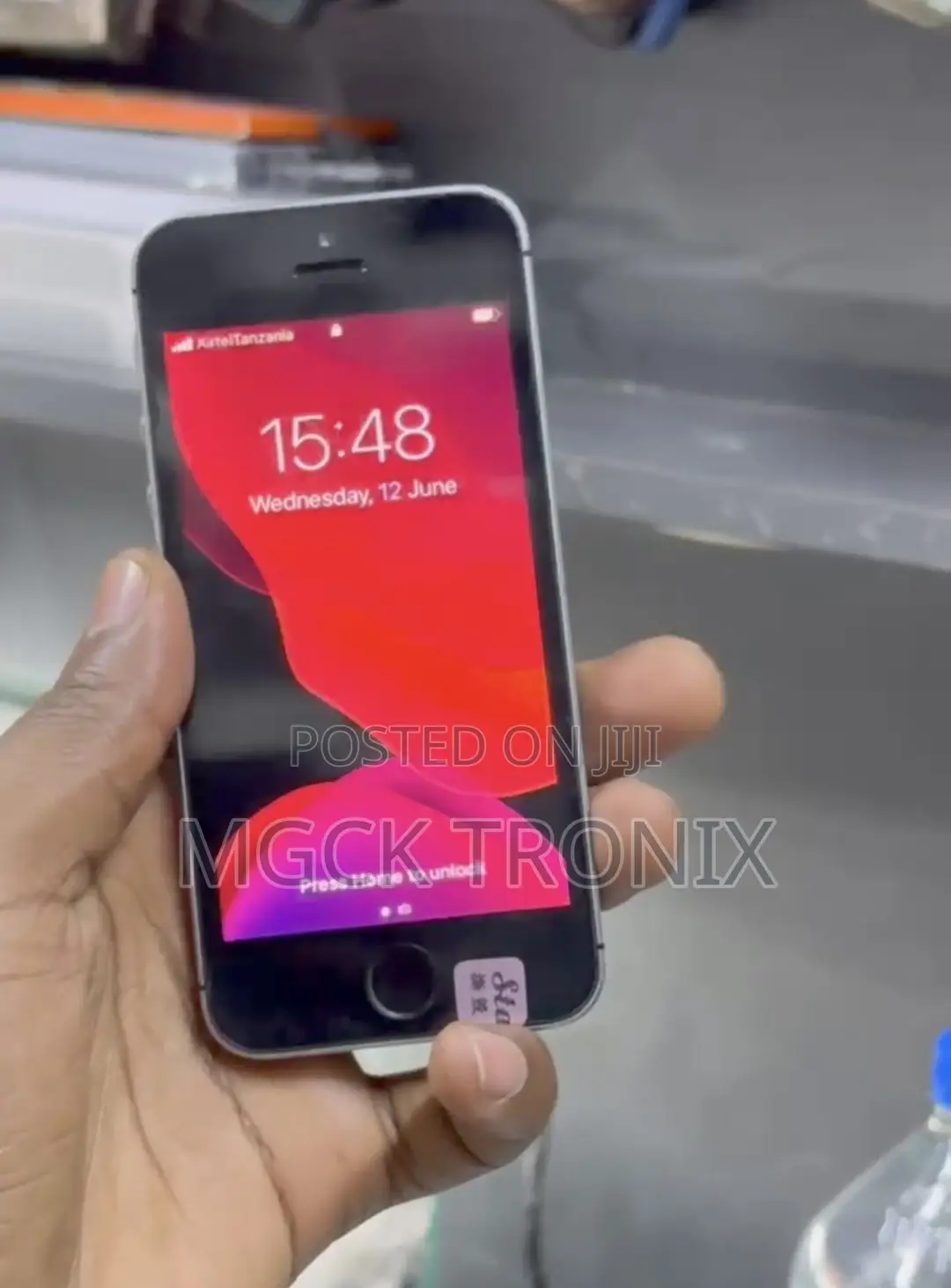 Apple iPhone SE 64 GB