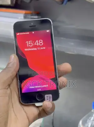 Apple iPhone SE 64 GB
