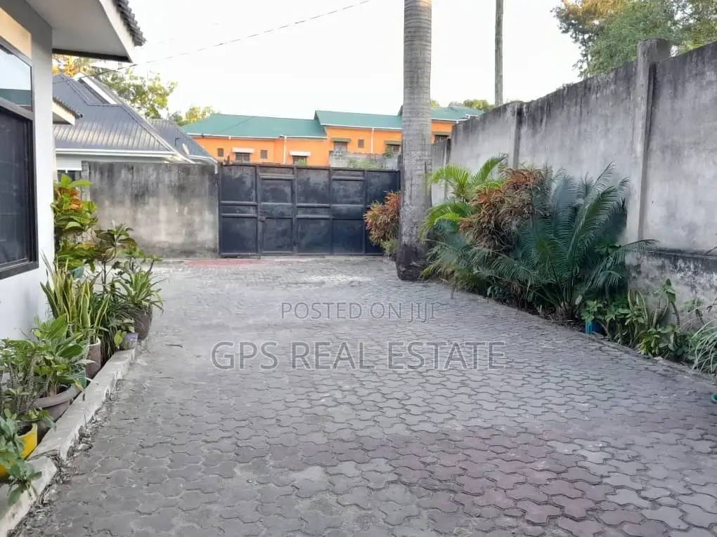 4bdrm House in Mbezi Kwa Msuguri, Kinondoni for sale