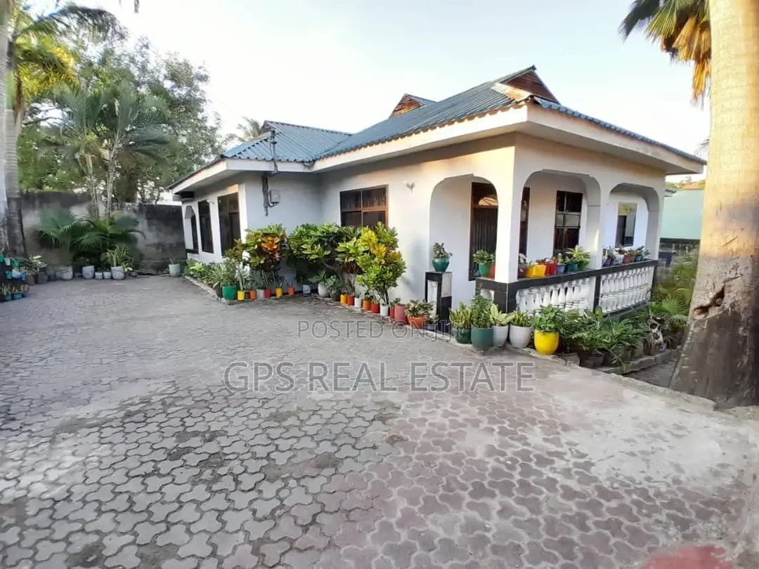 4bdrm House in Mbezi Kwa Msuguri, Kinondoni for sale