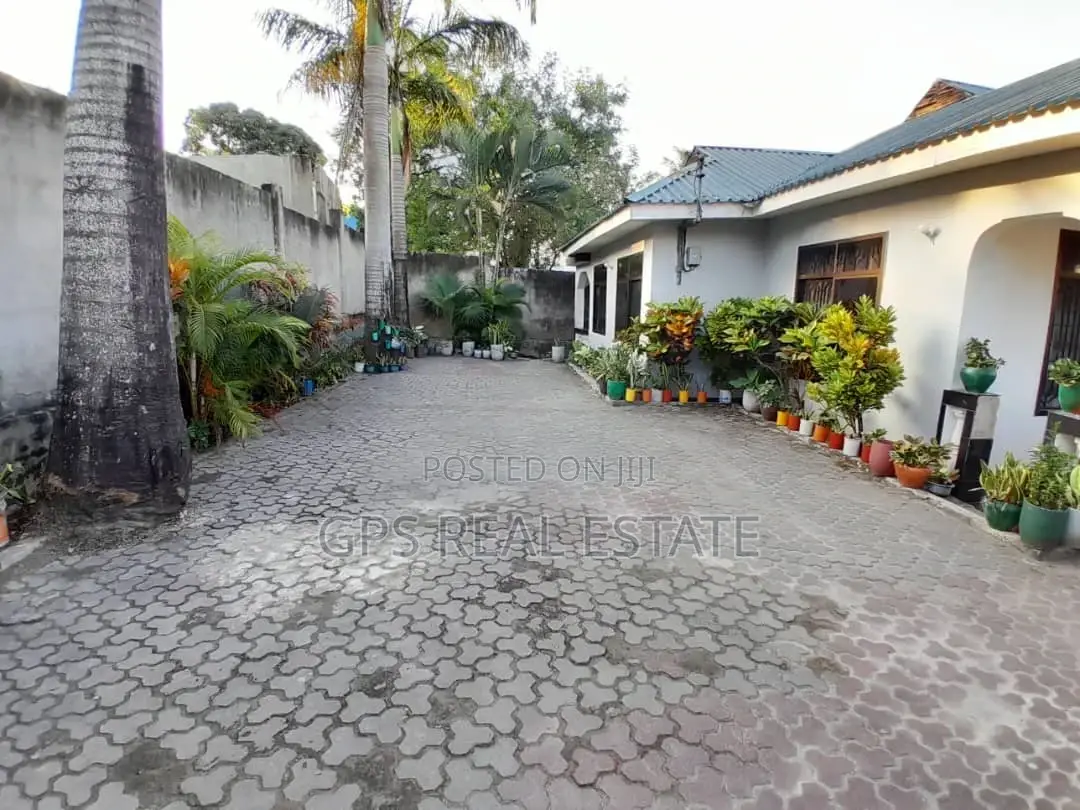 4bdrm House in Mbezi Kwa Msuguri, Kinondoni for sale