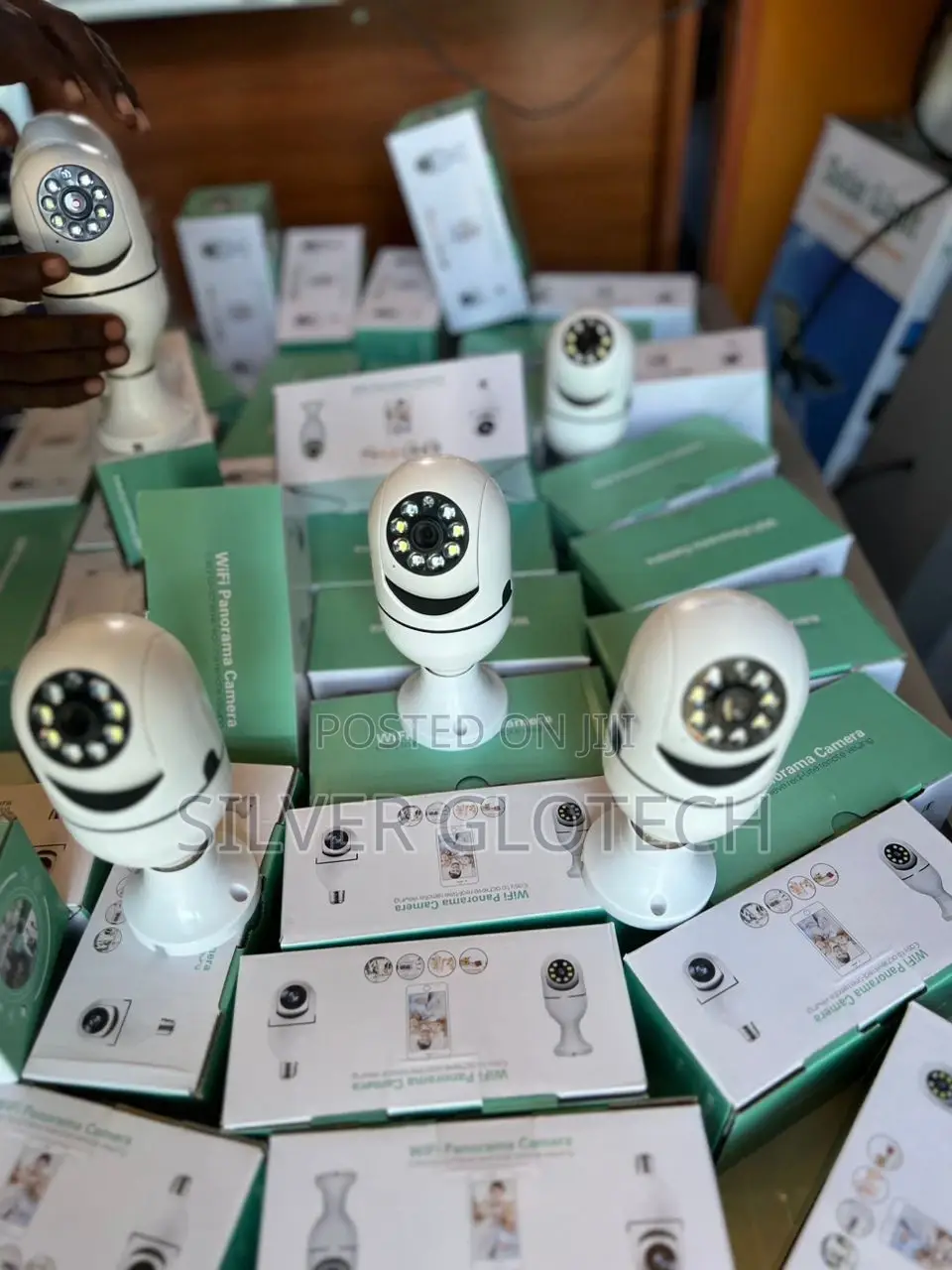 CCTV Camera, Bulb Wireless Camera Unaconnected Na Simu Pia
