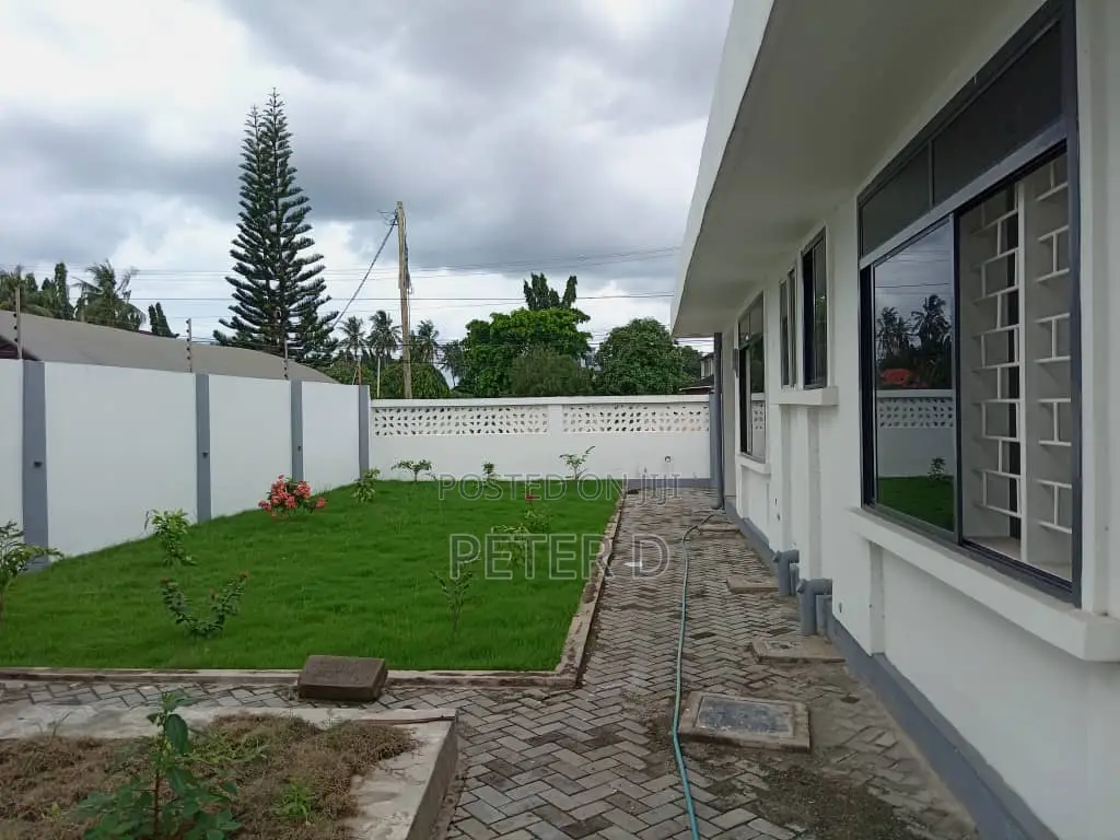4bdrm House in Mikocheni for rent