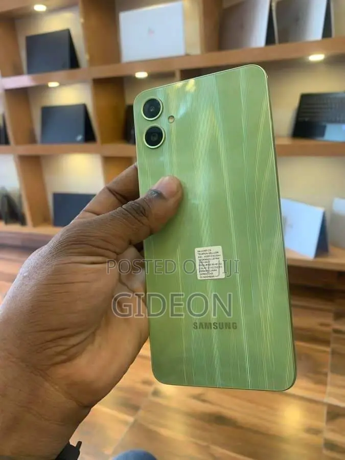 New Samsung Galaxy A05 64 GB Green