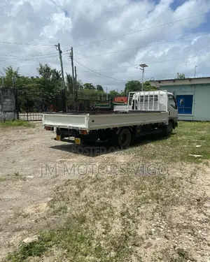 Mitsubishi Canter Flatbody
