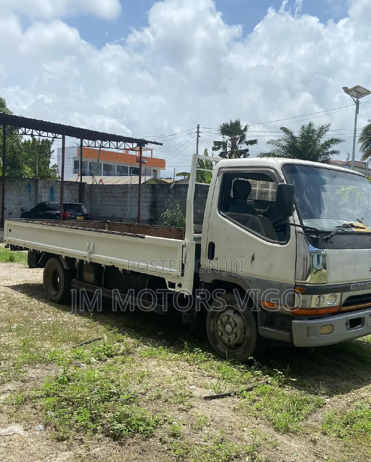 Mitsubishi Canter Flatbody