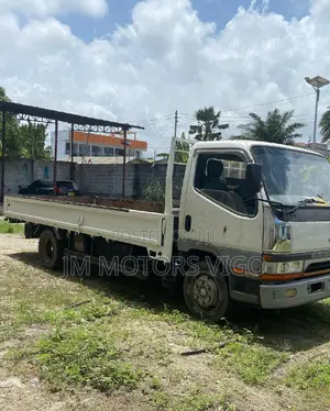 Mitsubishi Canter Flatbody
