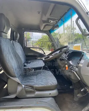 Mitsubishi Canter Flatbody