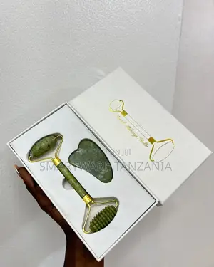 Jade Roller For Face, Facial Roller Massager Skin Care Tool