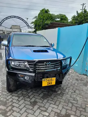 Toyota Hilux 2014 Blue