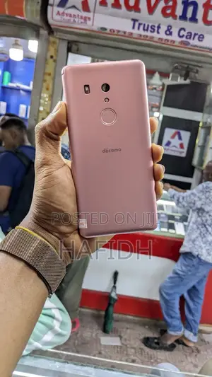 Fujitsu Arrow Be3 F-02L 32 GB Gold