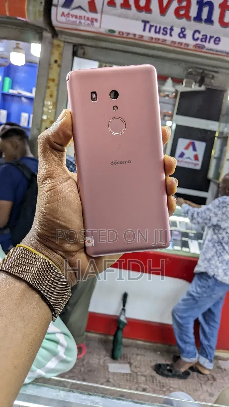 Fujitsu Arrow Be3 F-02L 32 GB Gold