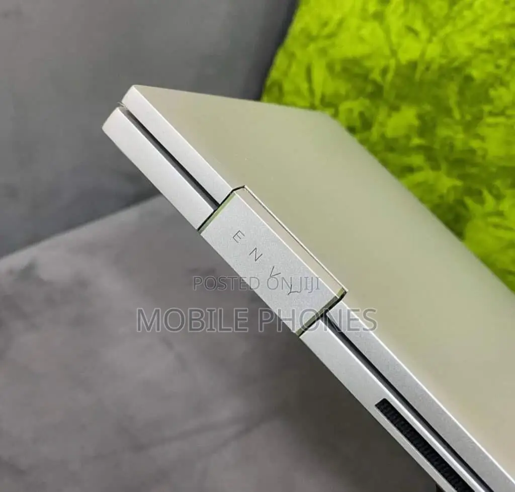 New Laptop HP Envy X360 8GB Intel Core I5 SSD 512GB