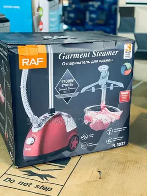 Garment Steamer Vertical Steam Iron With 1.3L Water Tank