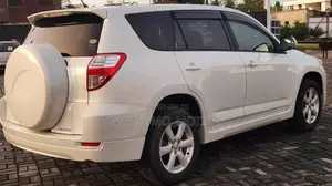 Toyota Vanguard 2009 White