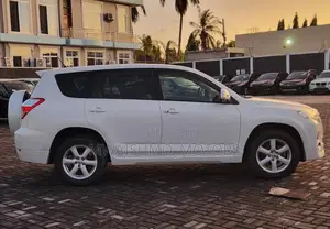 Toyota Vanguard 2009 White
