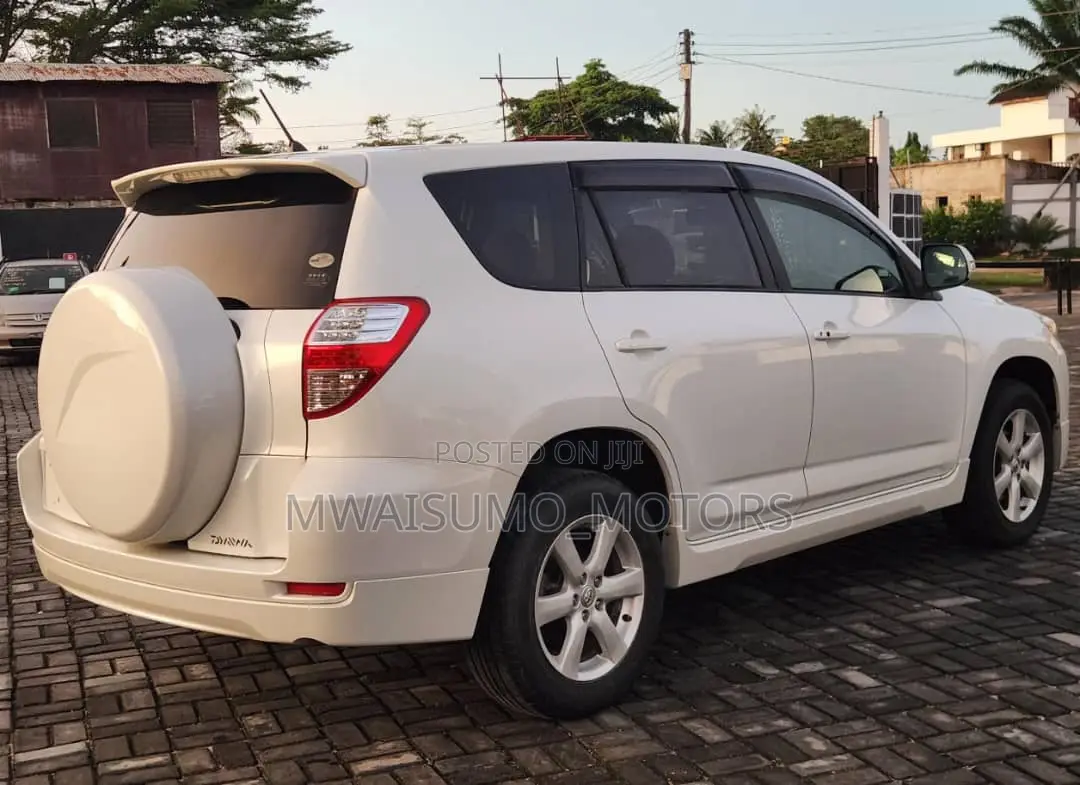 Toyota Vanguard 2009 White
