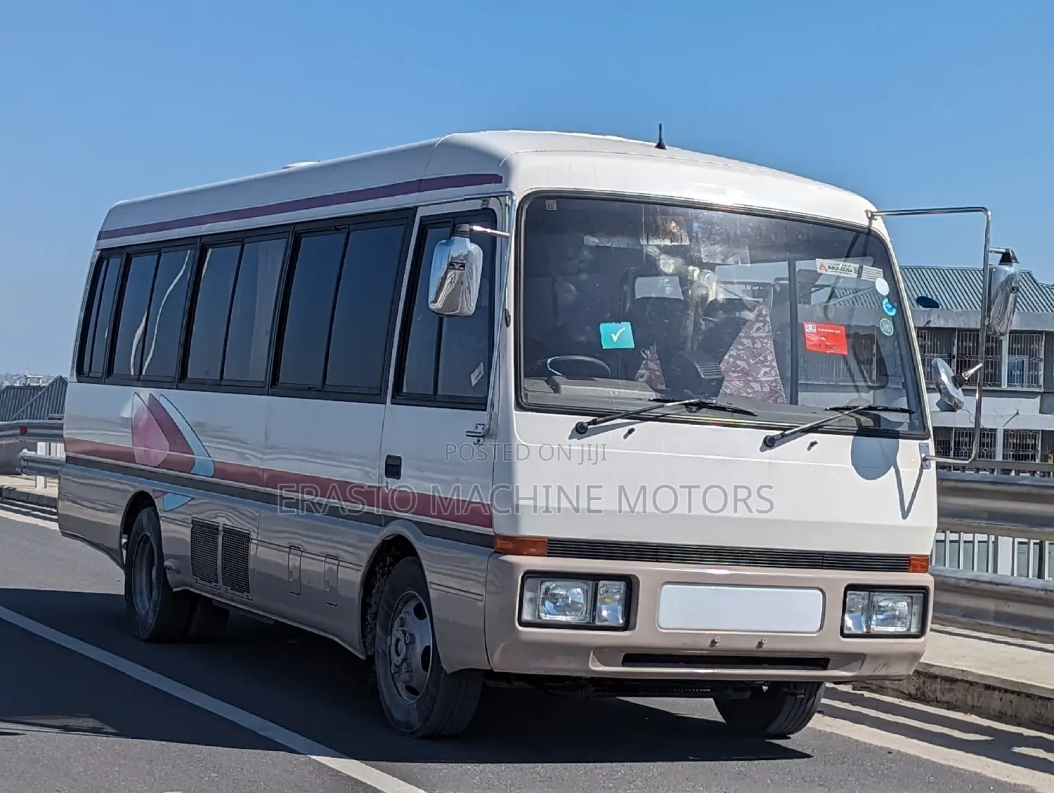 Mitsubishi Fuso Rosa 2000 Beige