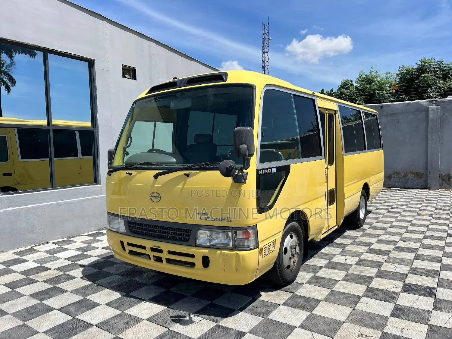 Toyota Coaster 2000 Yellow