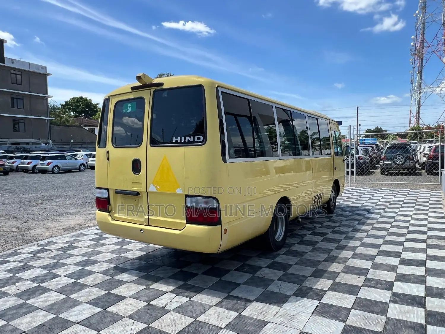 Toyota Coaster 2000 Yellow