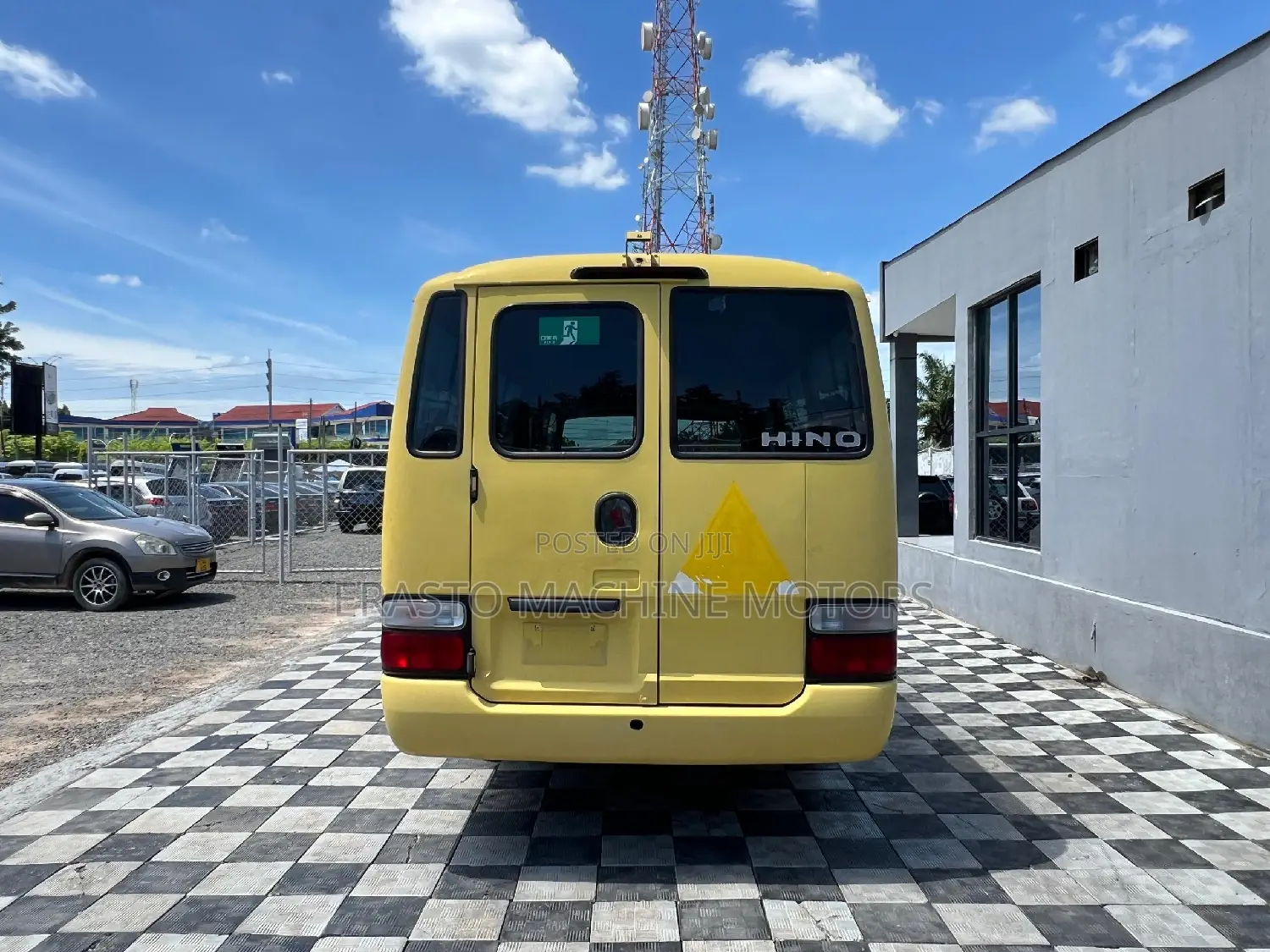 Toyota Coaster 2000 Yellow