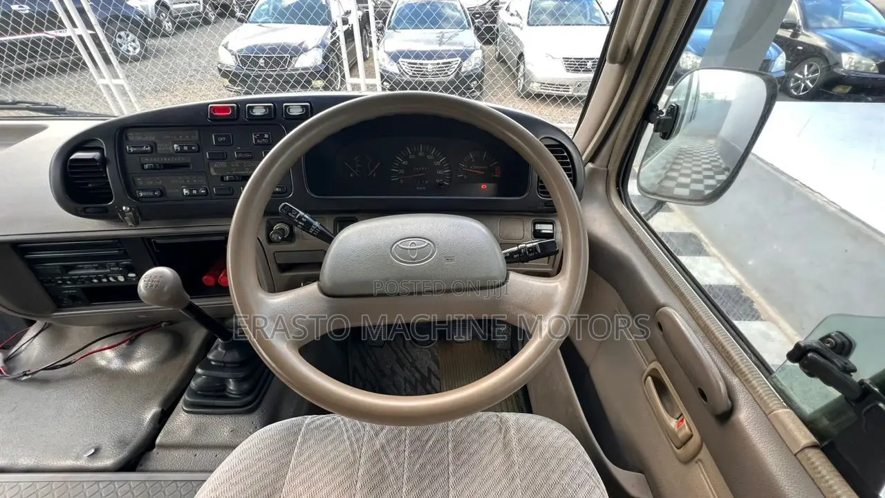 Toyota Coaster 2000 Yellow