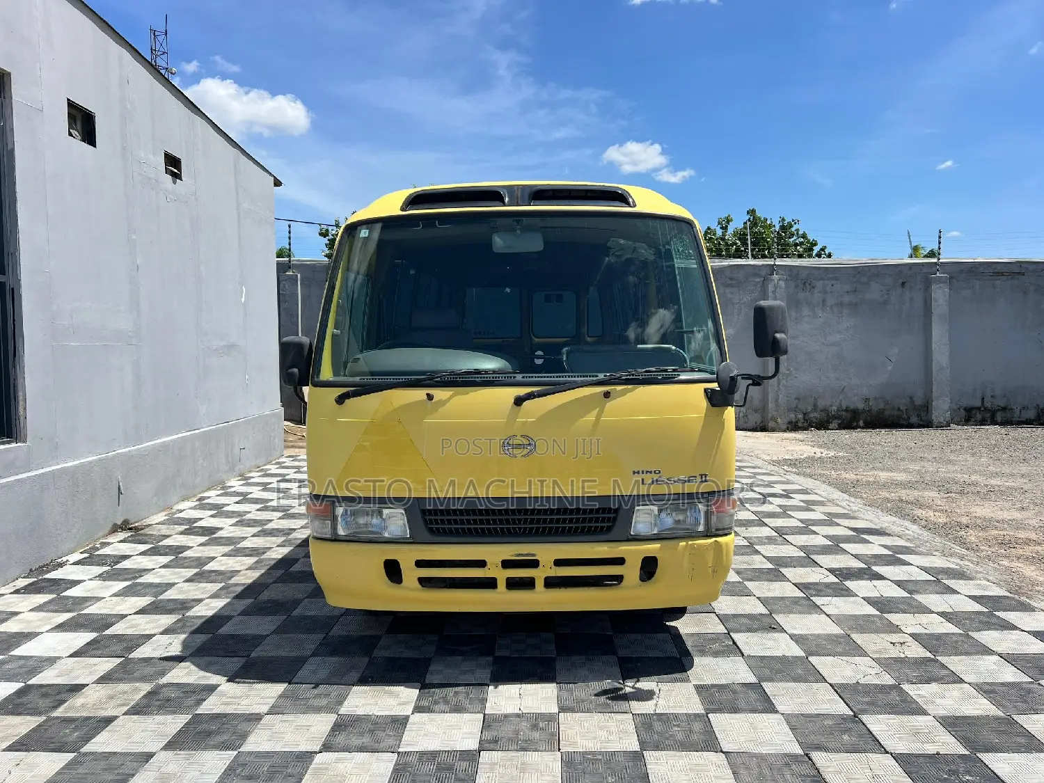 Toyota Coaster 2000 Yellow