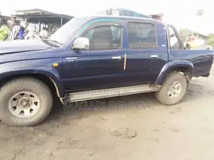 Toyota Hilux 2001 Blue